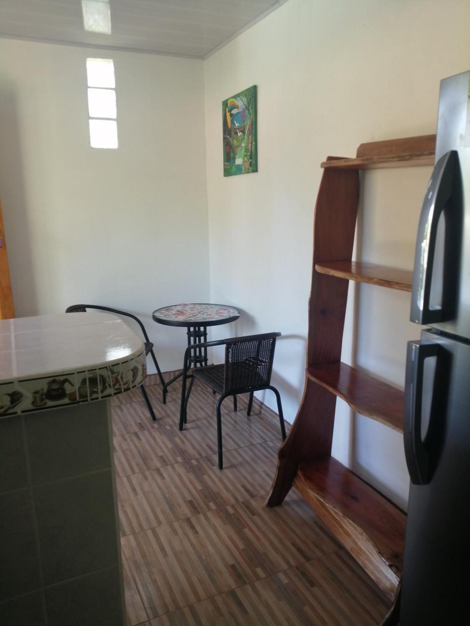 Cabinas Los Tucanes Cahuita Eksteriør bilde