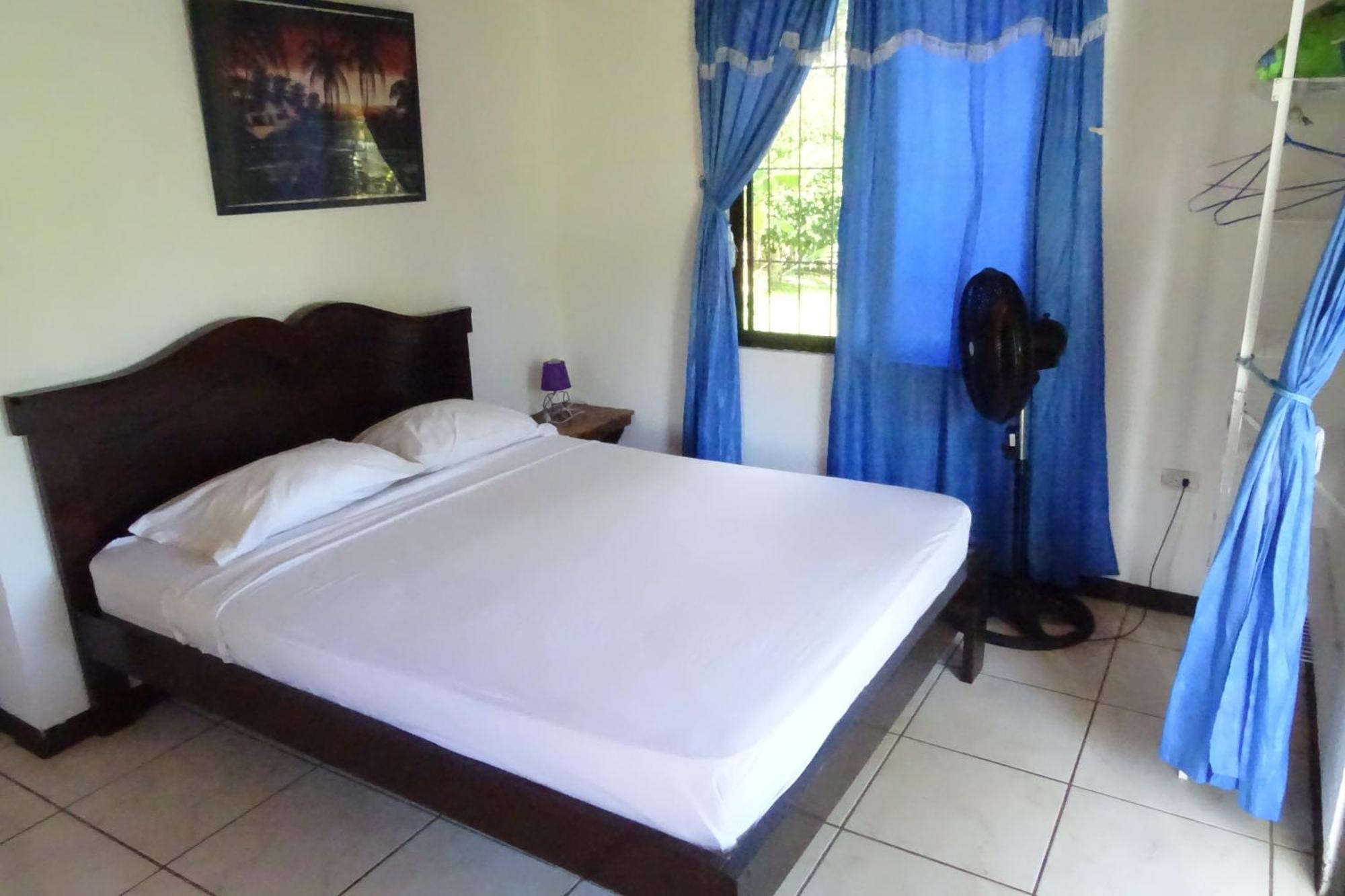 Cabinas Los Tucanes Cahuita Eksteriør bilde