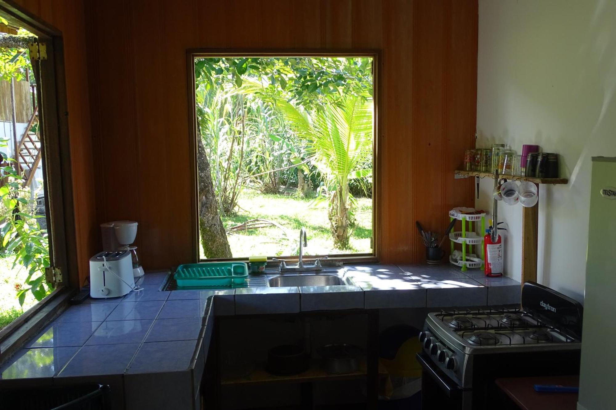 Cabinas Los Tucanes Cahuita Eksteriør bilde